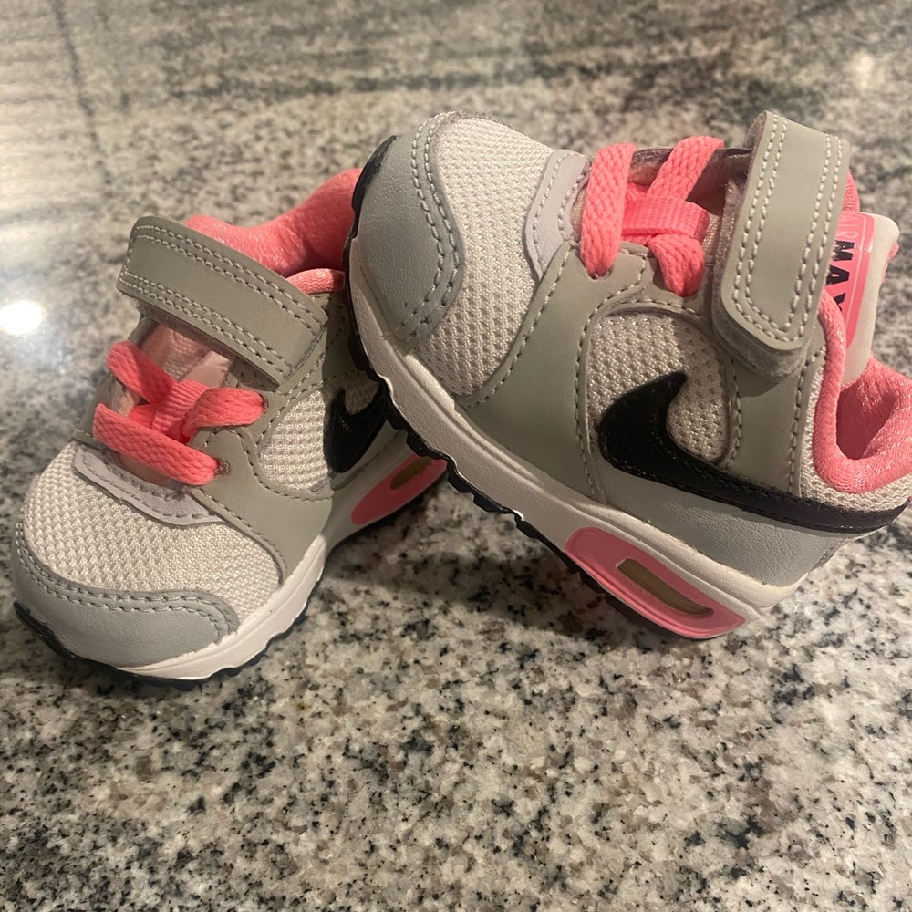 NWOT Infant Girls Nike Air Max - Size 2